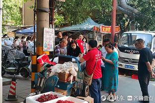 塞尔维亚缅怀已故勇士助教场面震惊美国：那里有世界上最好的球迷